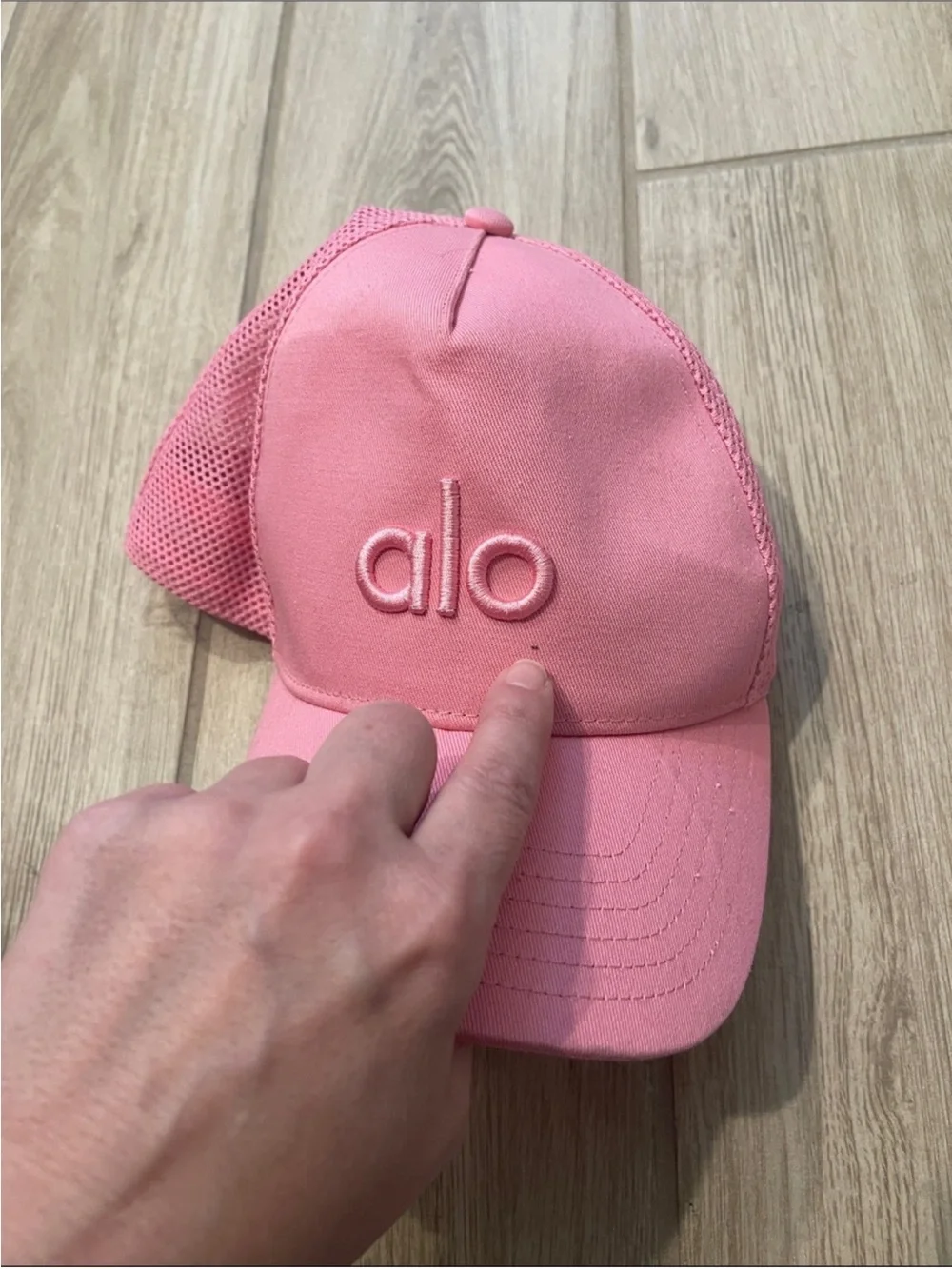 Alo Yoga District Trucker Hat Candy Heart Sweet Pink O/S